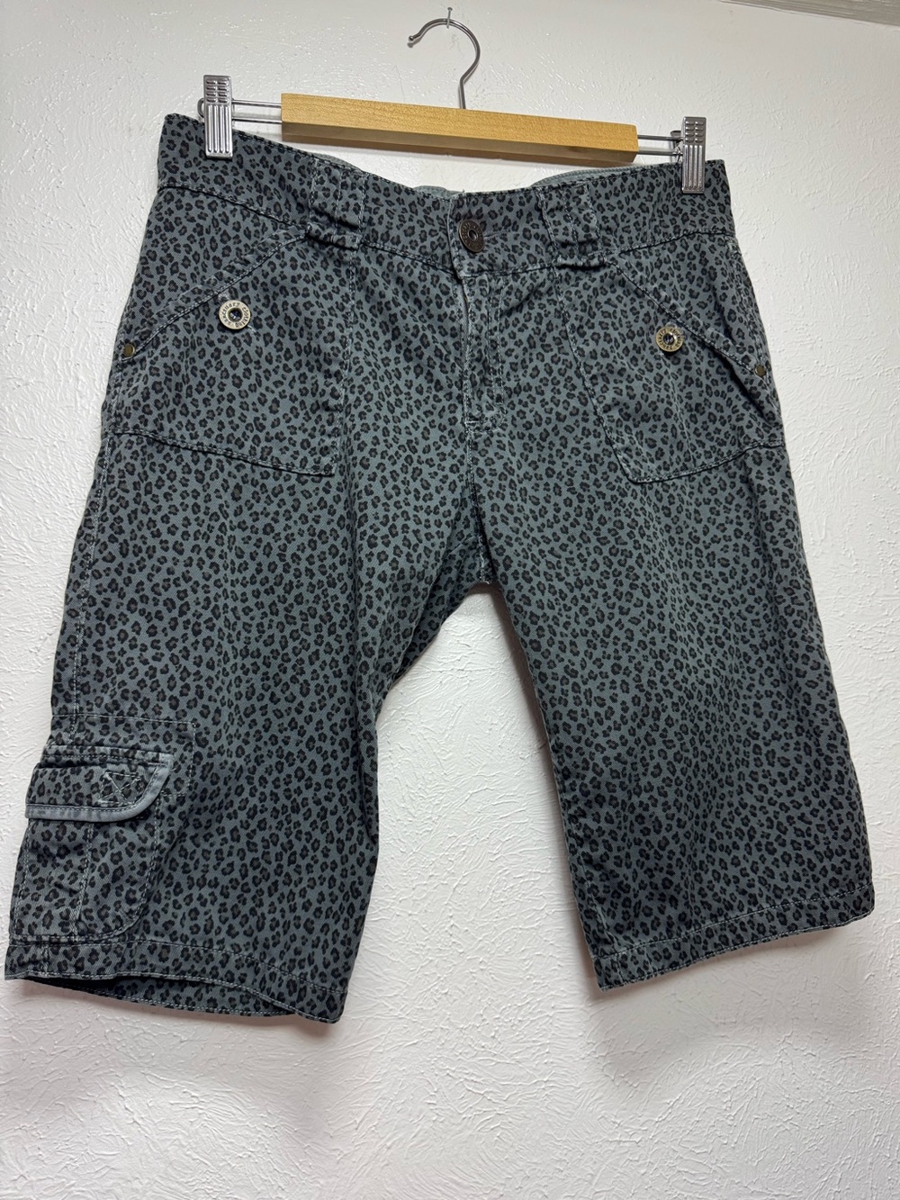 Vintage Sanctuary Y2K 90s Dark Cheetah Bermuda Cargo Low Rise Shorts